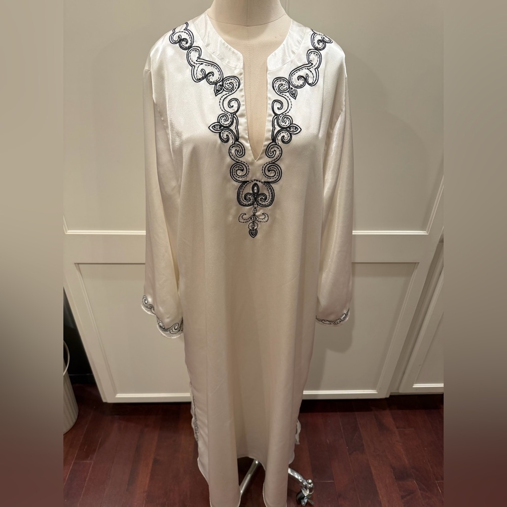 Elegant White Kaftan with Black Embroidery